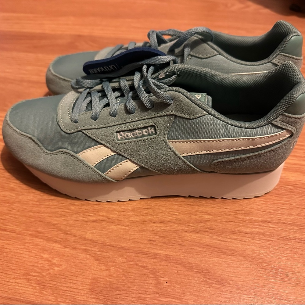 NWT Reebok teal sneakers
